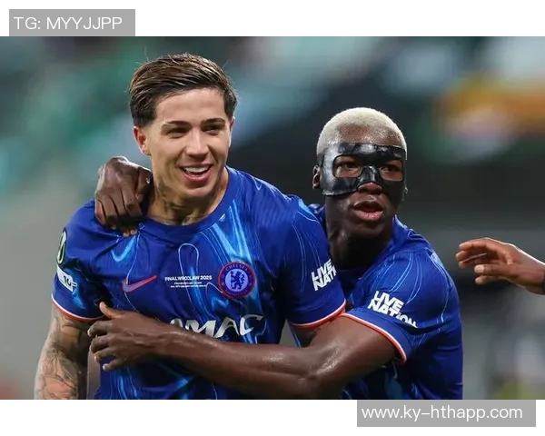 凯塞多荣获全场最佳奖杯队友帕尔默称赞其为传奇球员